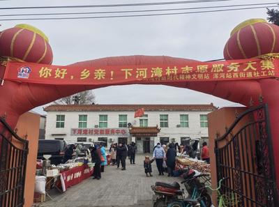 趕市集拉的是衣裾 握在手里的是人情 藏在日用雜品里的鄰里溫度